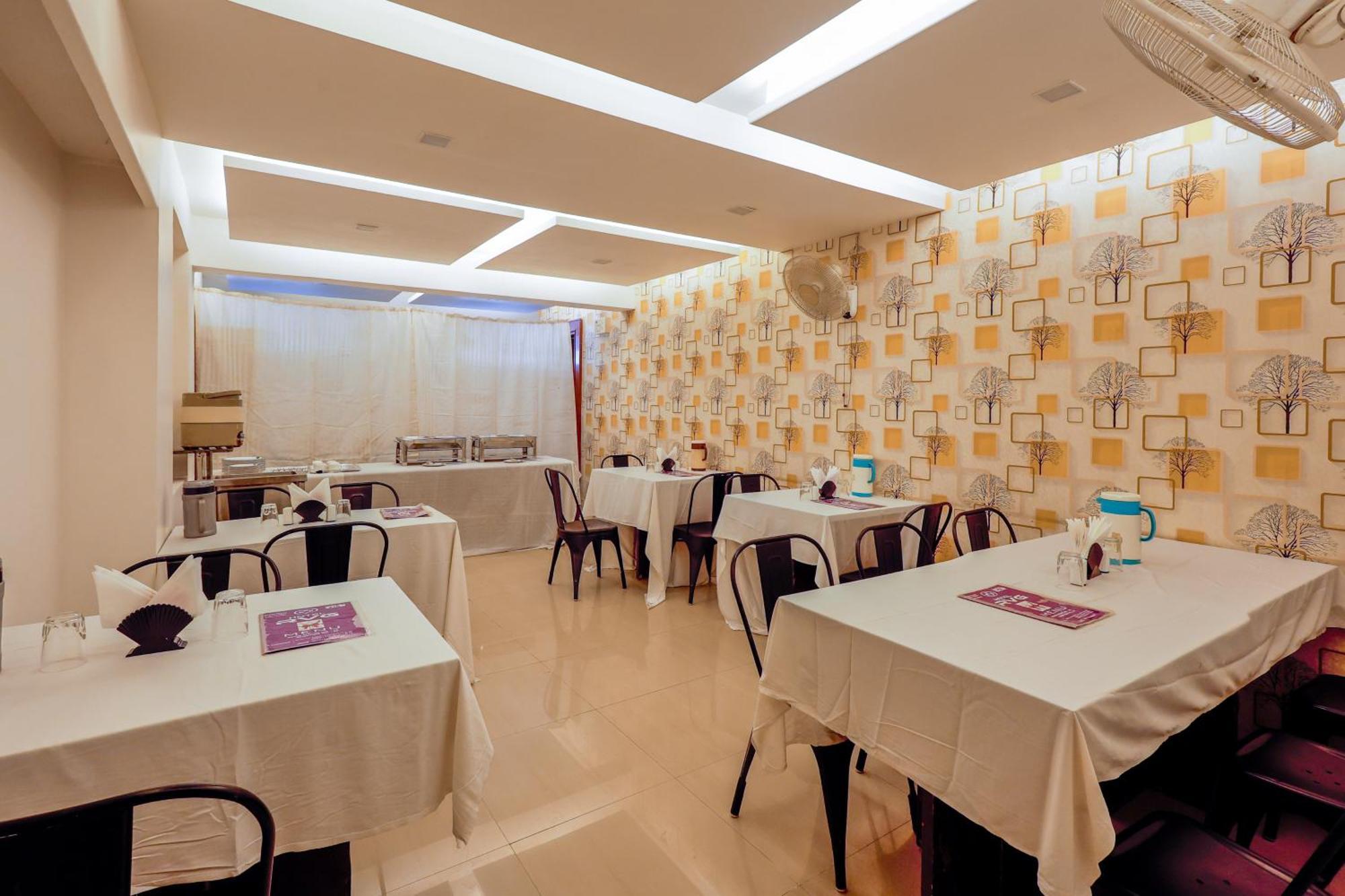 Treebo Rvg Hotel Vadodara Luaran gambar
