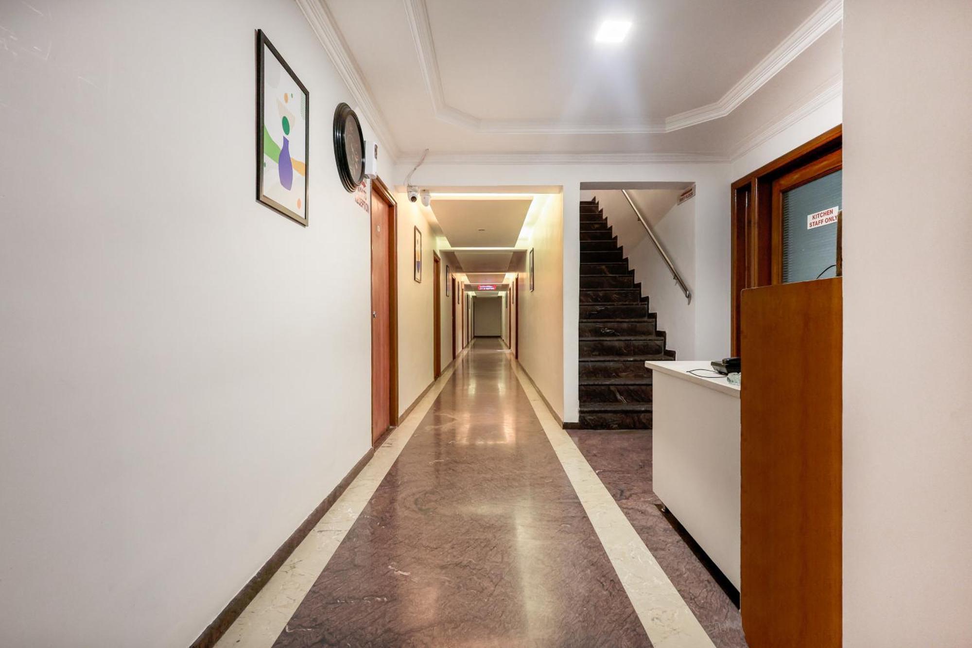 Treebo Rvg Hotel Vadodara Luaran gambar