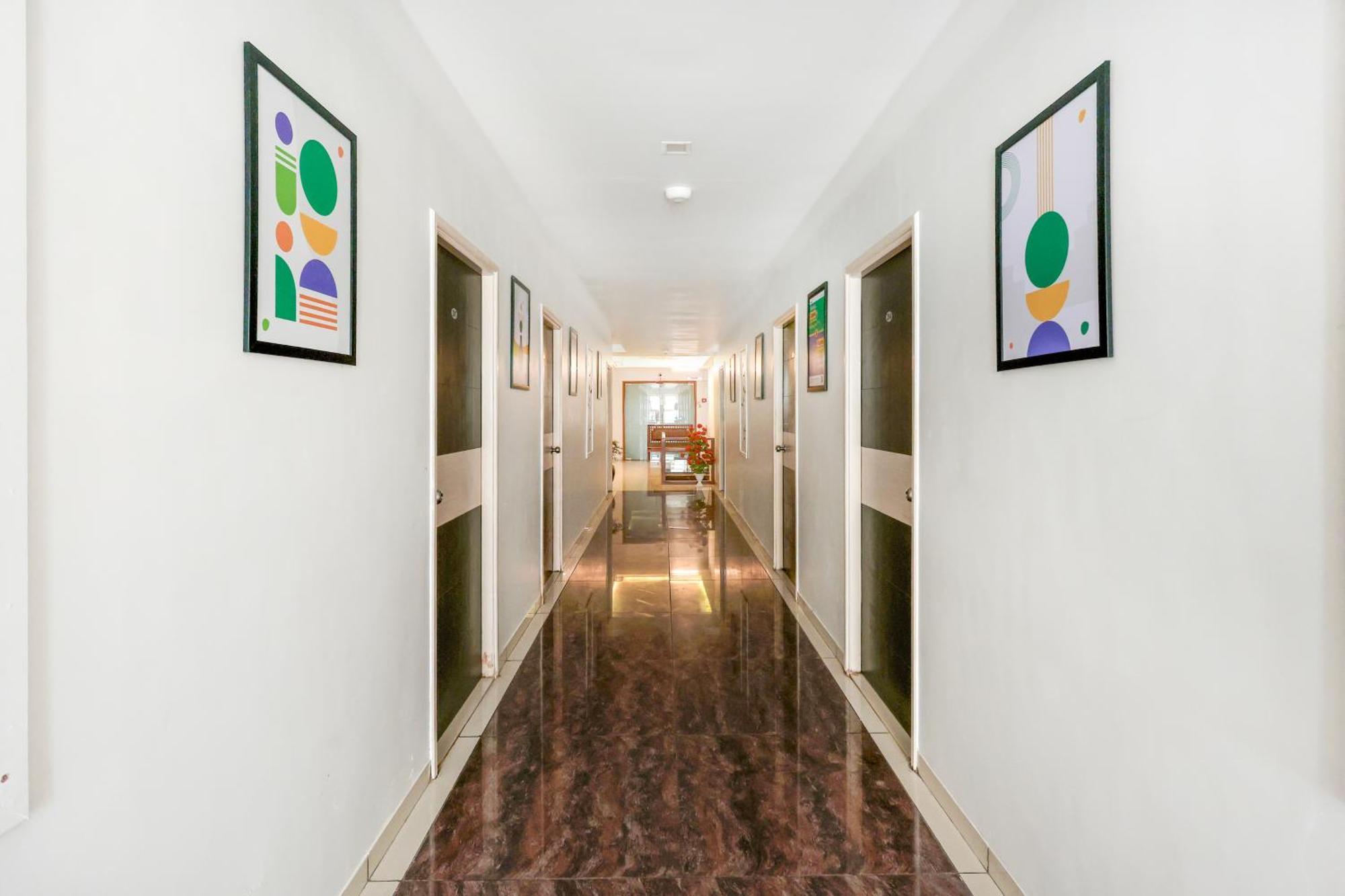 Treebo Rvg Hotel Vadodara Luaran gambar