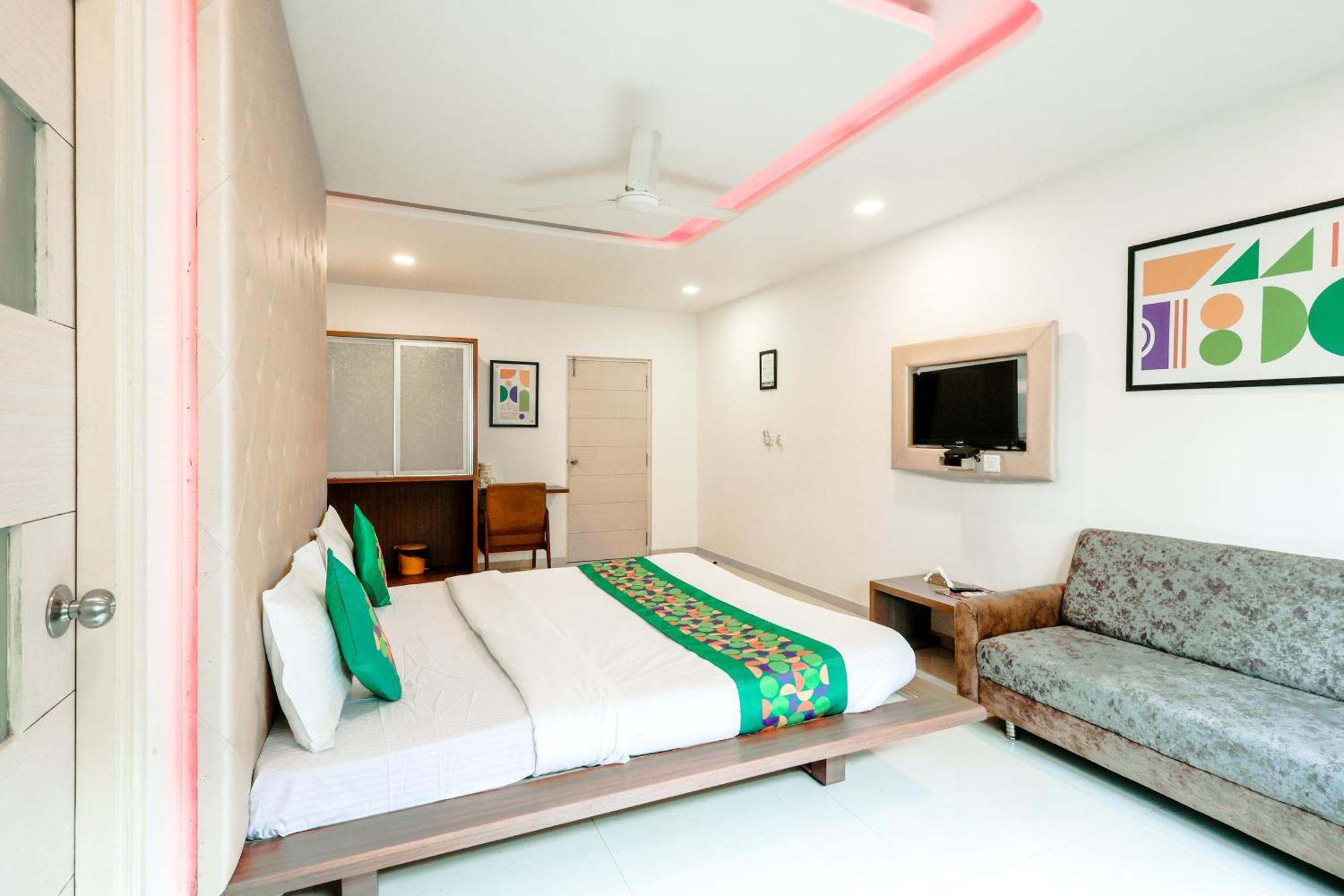 Treebo Rvg Hotel Vadodara Luaran gambar