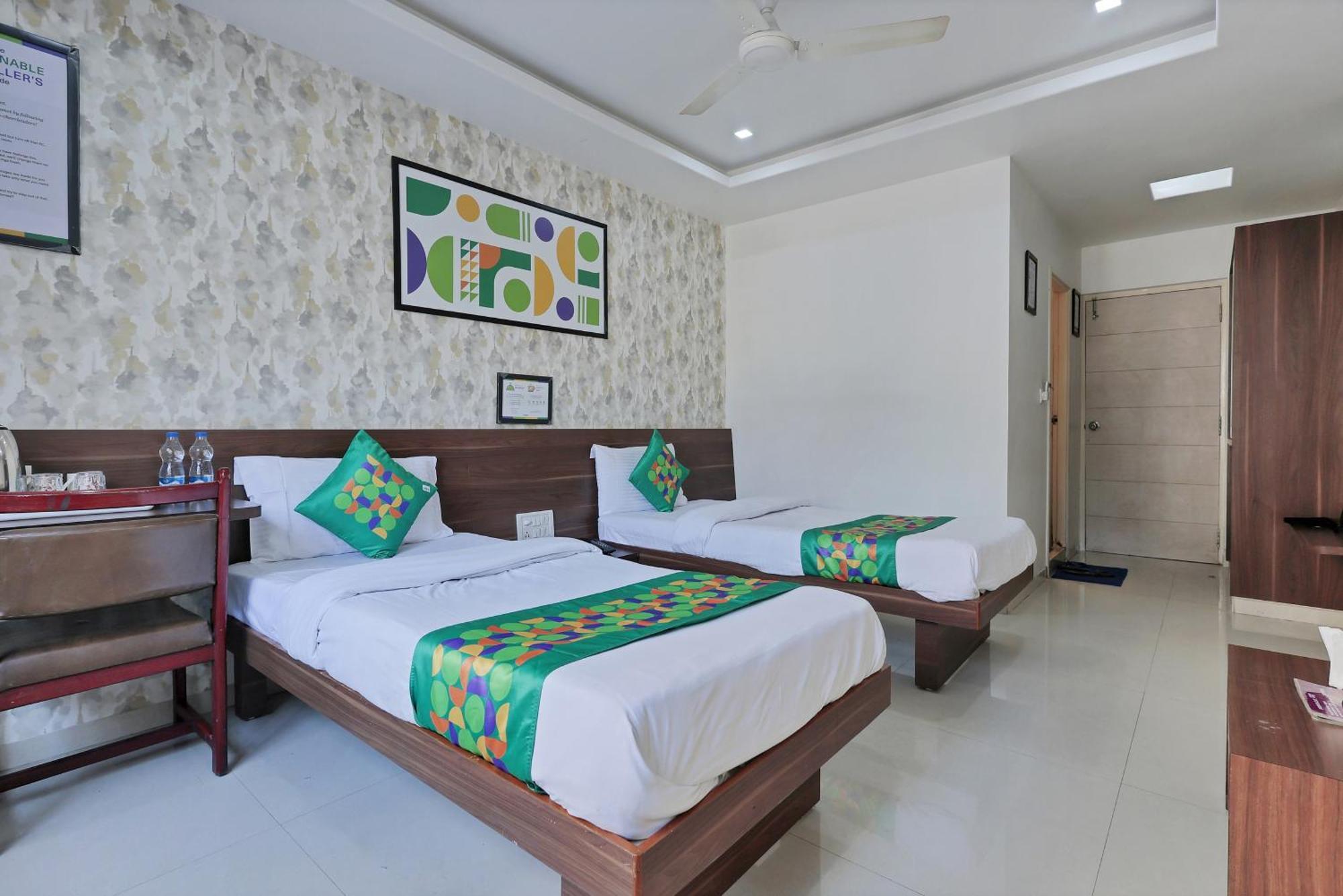 Treebo Rvg Hotel Vadodara Luaran gambar