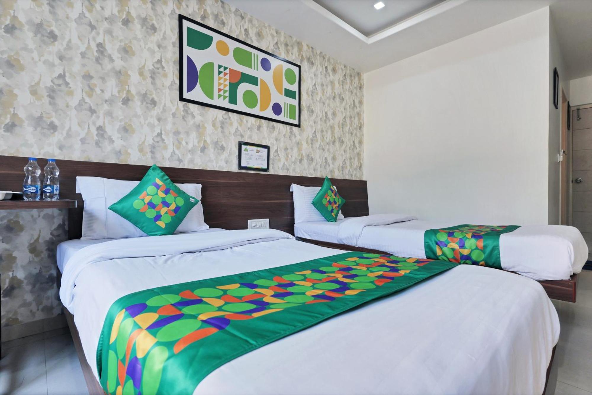 Treebo Rvg Hotel Vadodara Luaran gambar